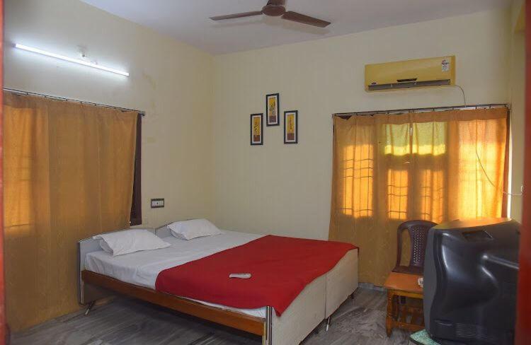 Padmavathi Family Guest House Visakhapatnam Exterior photo